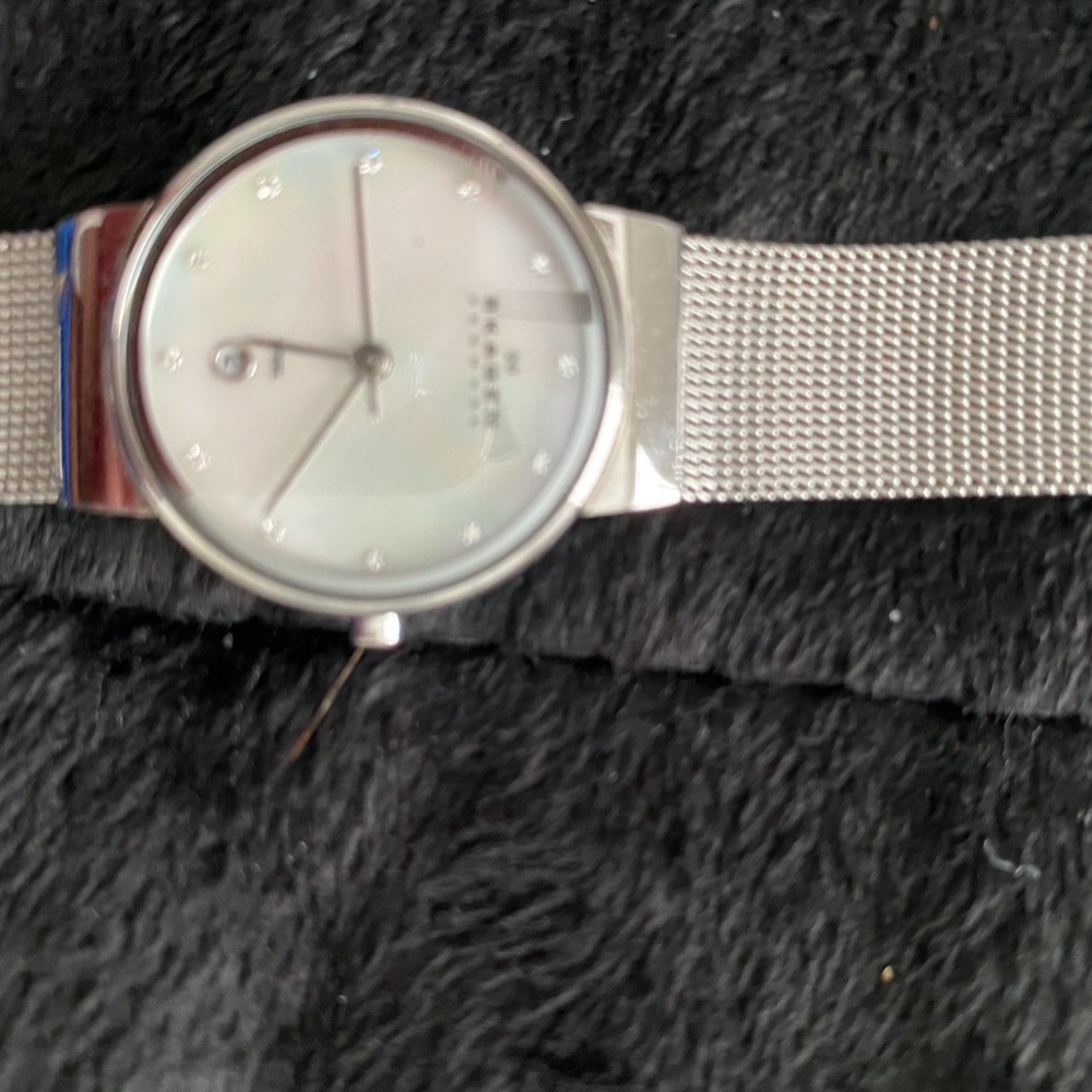 Silver Woman's Watch - Picture 2 of 3